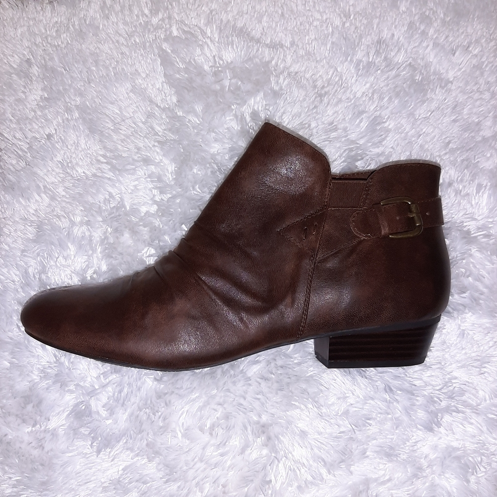 🆕️ Women's Ankle distressed boots by kim Rogers